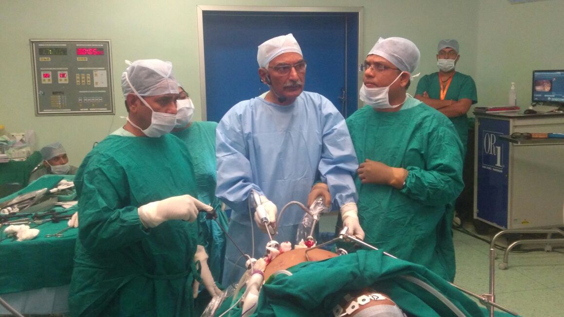 drmohitbhandar1's tweet photo. Dr. Kesava Reddy Mannur in operation theatre to explain the details of revision.

#MohakHandsOnCourse #wls #bariatricsurgery https://t.co/SQyngoCdzl
