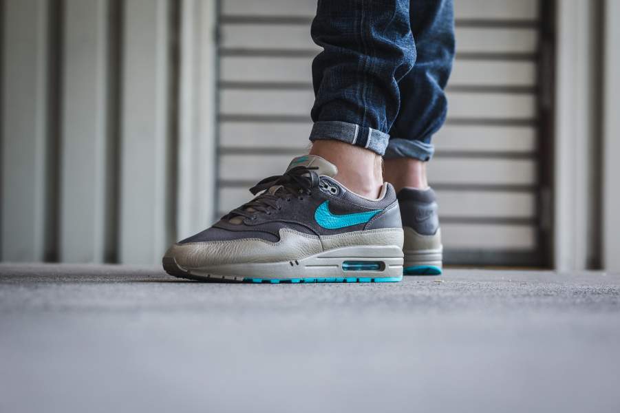 The Sole Restocks on X: "Nike Air Max 1 Premium Ridgerock. SIZE RUN at Solebox https://t.co/pfNGPysfMj https://t.co/TfVR1Gq7D0" / X