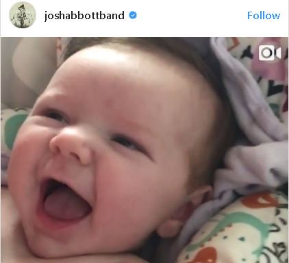 TheBullHouston's tweet photo. Our Hearts JUST MELTED #CuteBaby #SweetDaddy #ShareGoodStuff @joshabbottband sings to his baby girl!
https://t.co/89NtYiZuGx https://t.co/ZISjJ1DjZ8