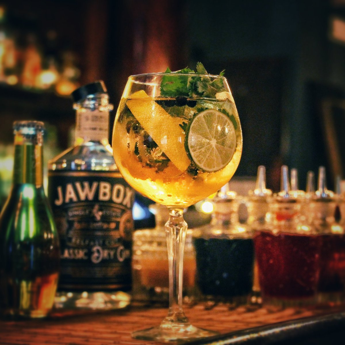 It's Friday, Go On Spoil Yourself, You Know You Want To. #FridayFeeling #FridayMotivation #GinAndGinger #JawboxGin #JawboxAndGinger #Gin 🍸