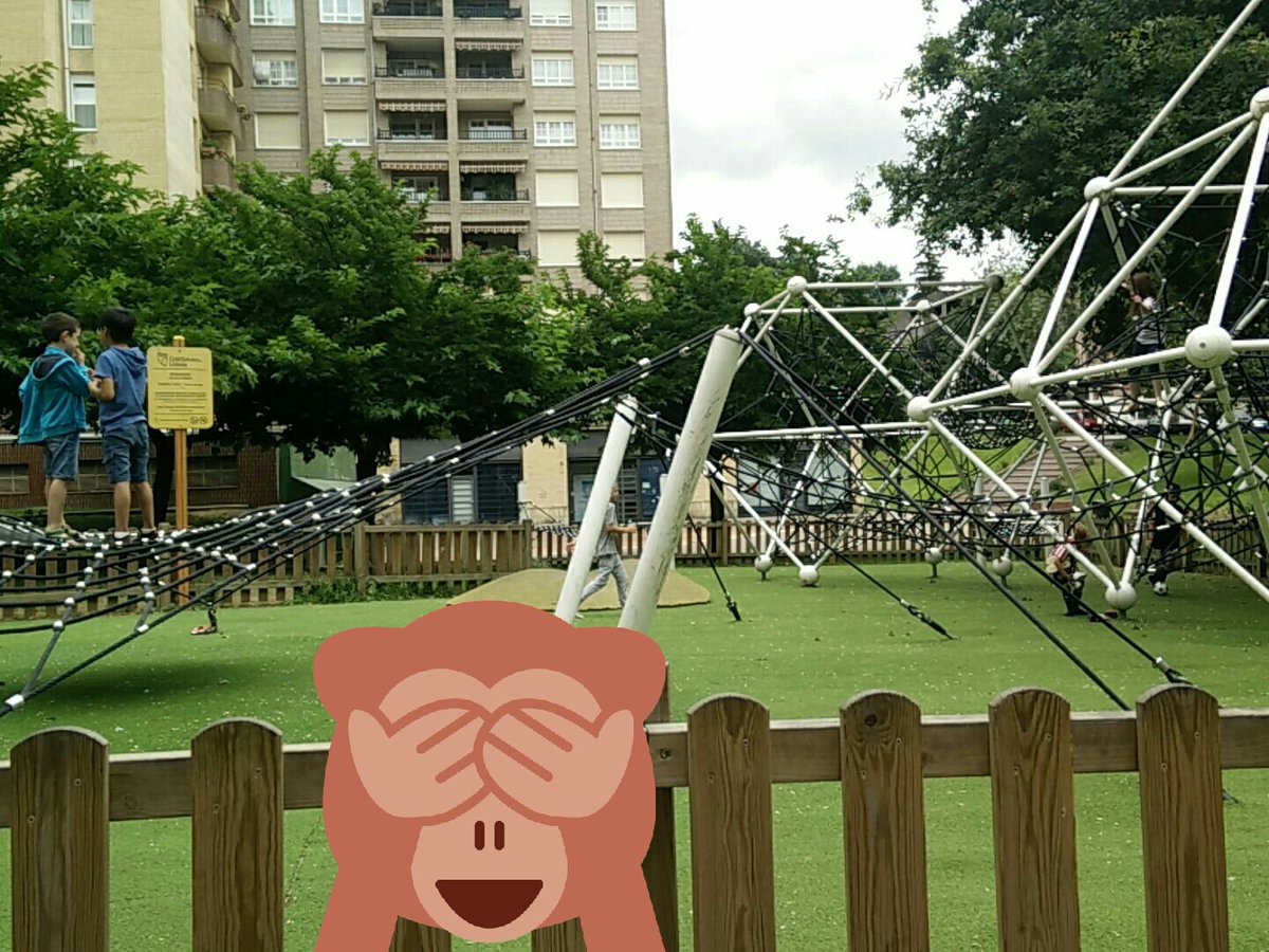 galdakaosemueve's tweet photo. Se está bien en #muguru. Echo en falta unos baños públicos para no tener q molestar a los bares. En la plaza sitio, hay... https://t.co/6l3VpZBQ0v