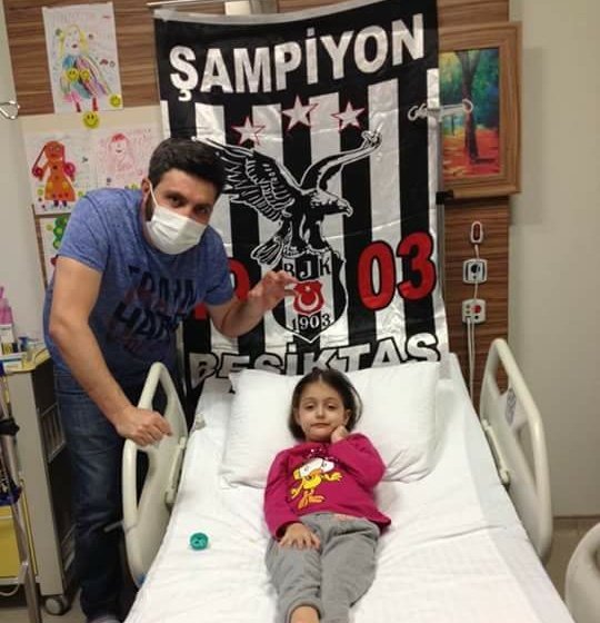 Lösemi Hastası Minik Ela İlik Bekliyor 

Kızılay'a gidip 3 tüp kan verir misin? 
#Elaİçin  👈 (@MajkaBosnaAnne)

<a href="/forzabesiktas/">çArşı</a>