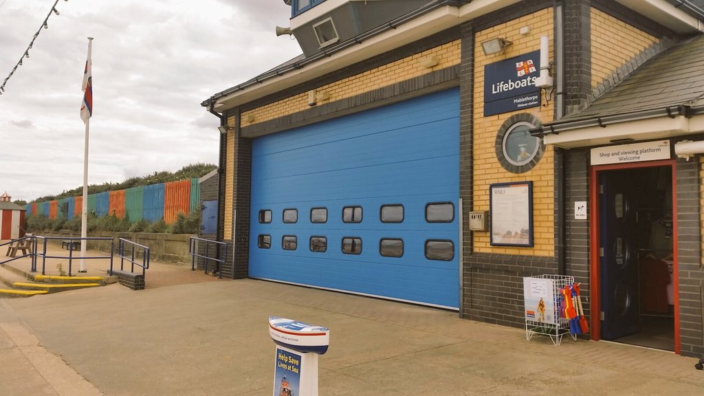 NessDoors's tweet image. Sectional Door repairs finished today. Lucky to work in the areas we do, for the people we do.
#ness #securitywithstyle #sectional #RNLI