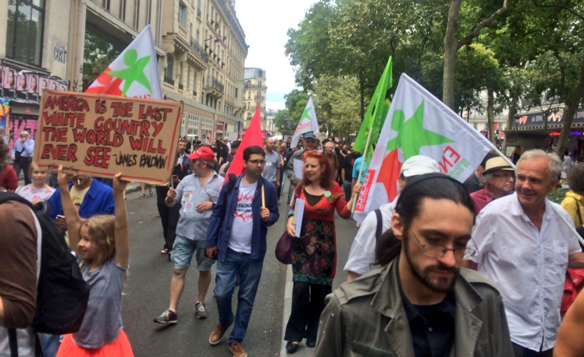 JFPellissier's tweet photo. .#14juillet à #paris: Contre la guerre, les ordonnances et l'#etatdurgence permanent! #NoTrumpZone #FrontSocial https://t.co/xjW1yzTp30