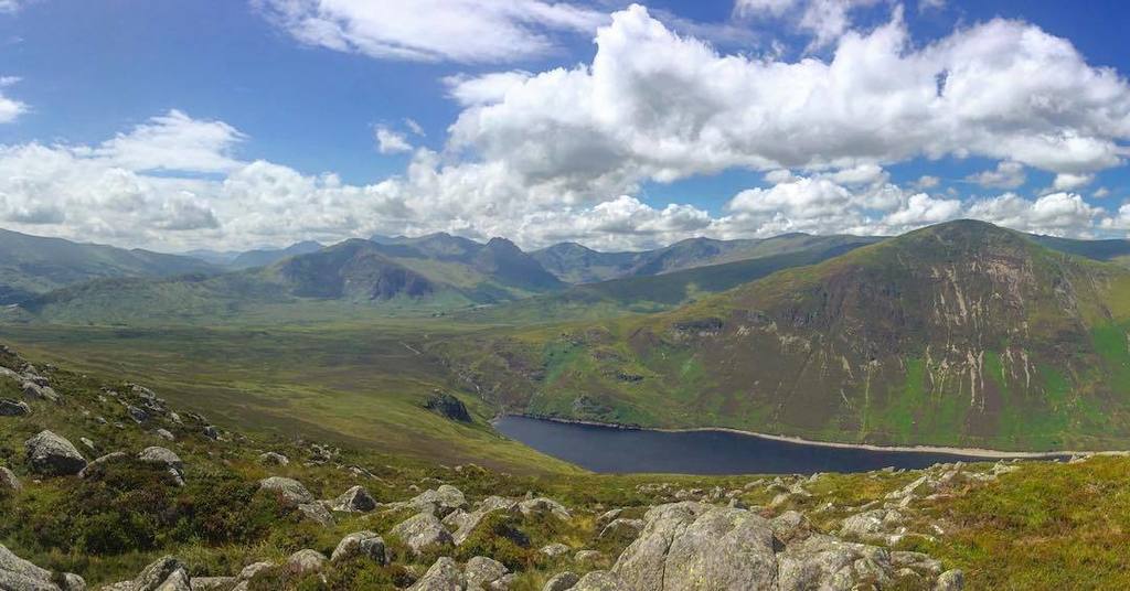 vhorizonsmedia's tweet photo. There's a certain clarity in life that can only be found at the top of a mountain! #mountaindreams #mountaintherapy #getout https://t.co/EzQ0aHdxsa