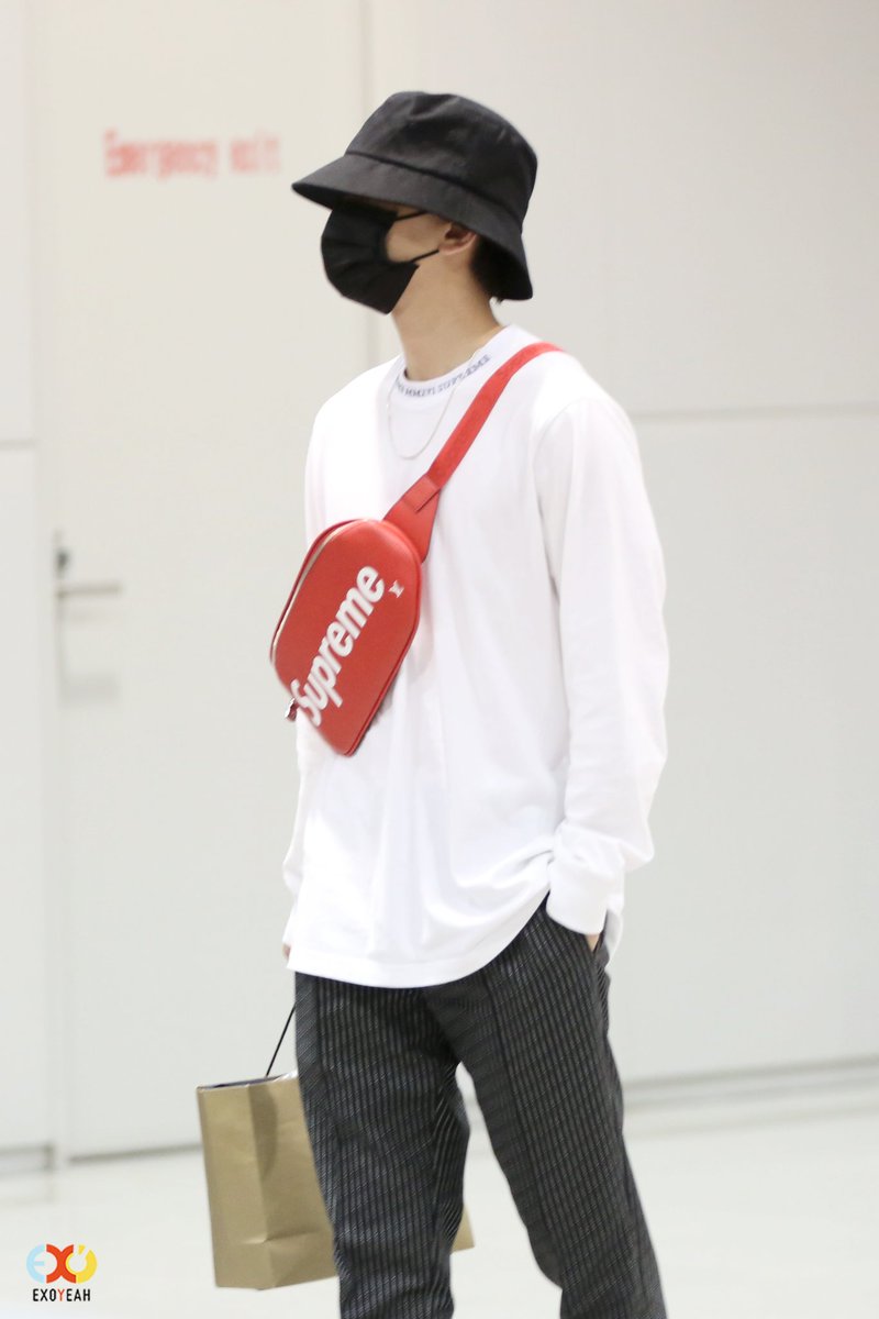 [HQ고화질]170714 Arrive at KIX 칸사이도착 #Baekhyun #백현 #EXO #KoKoBop    #TheWarEXO