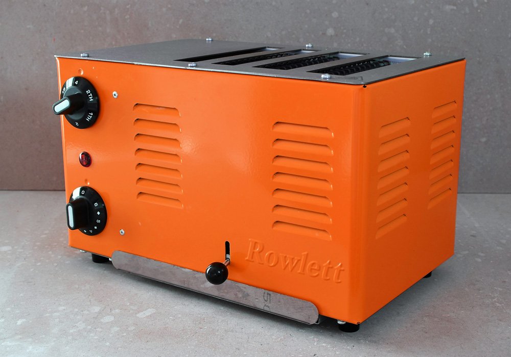 MadeGoodShop's tweet image. This amazing toaster is built to last. 100% repairable, all spares available for models going back to the 1960s!  #BristolRepairCafe
