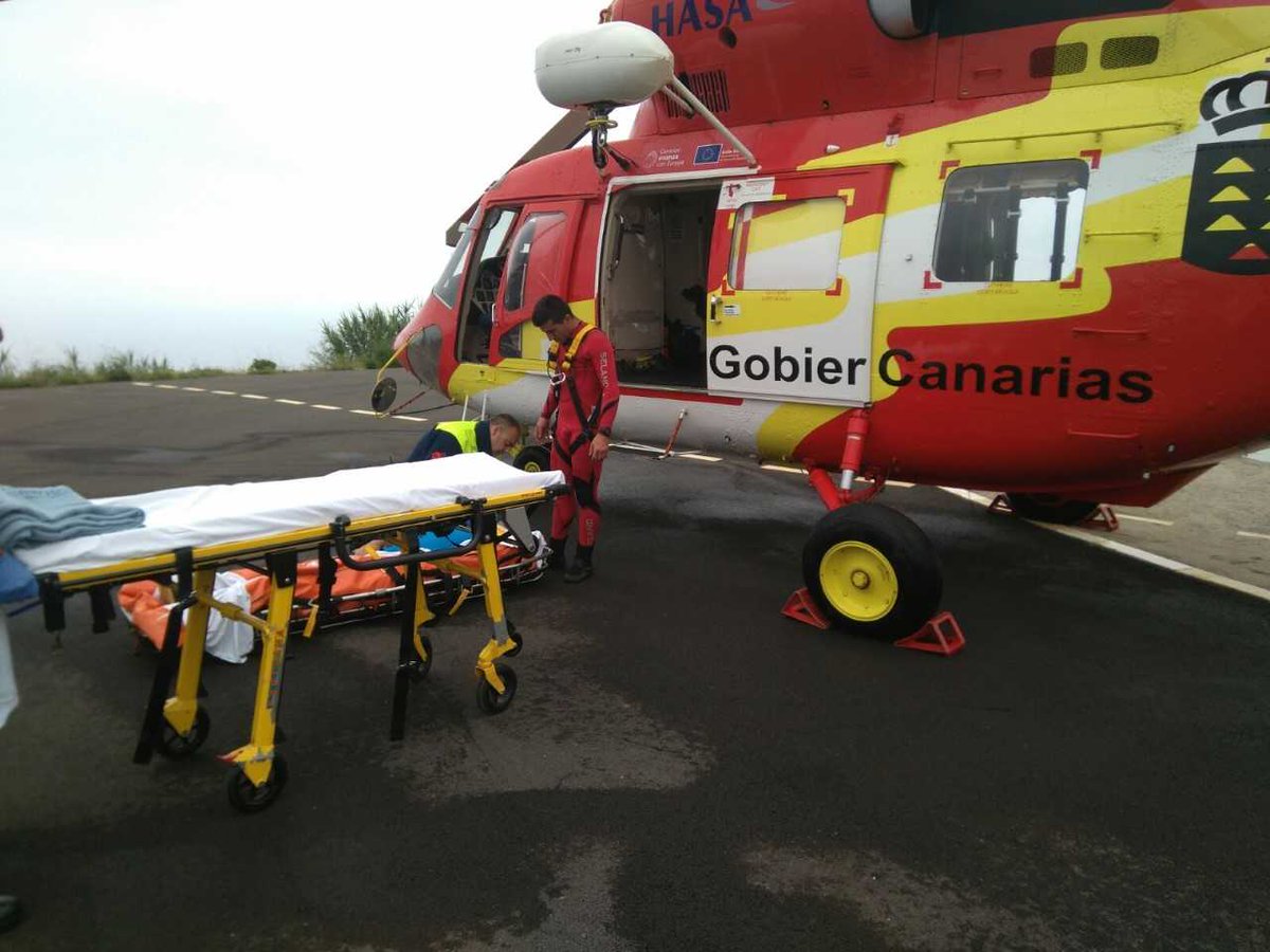 112canarias's tweet photo. @BomberosTf Más información sobre el rescate realizado en Buenavista #TENERIFE https://t.co/axdoxETQuf https://t.co/AXbYbaFlE5