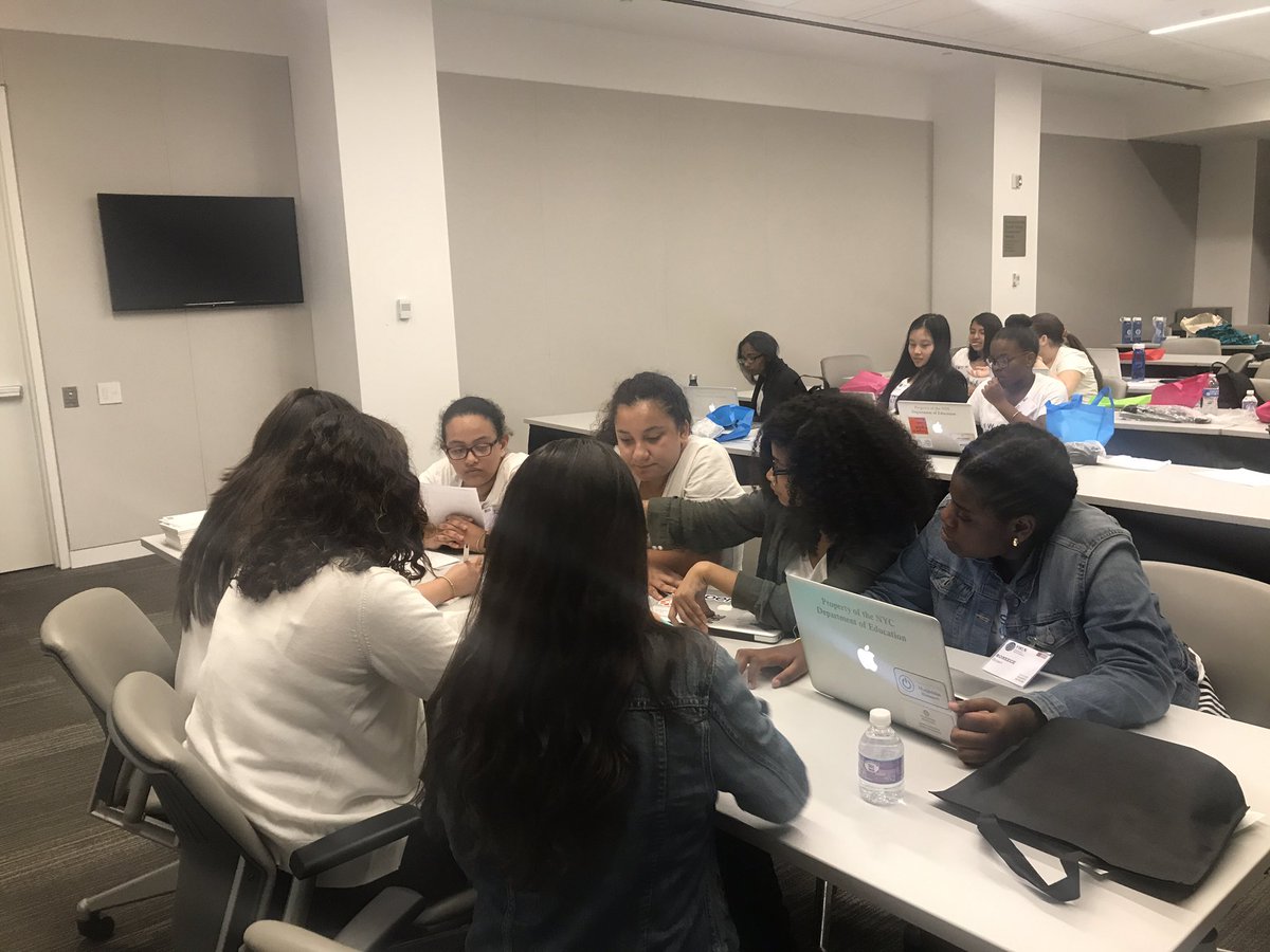 _TechExplorers_'s tweet image. Thank you @WellsFargo for the great space for us to review the girls progress! @YWLN1 #girlpower #womenleaders #STEAM #future