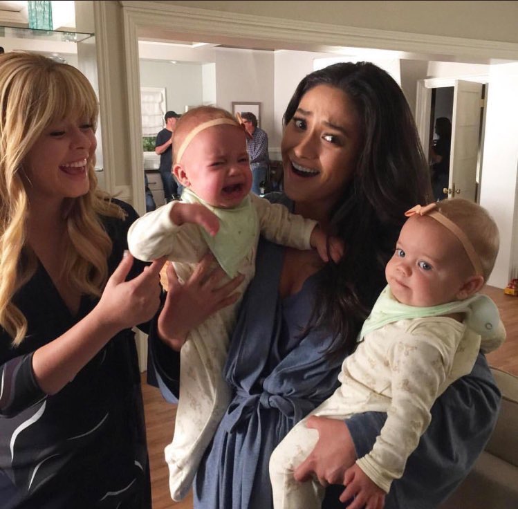 _SOU1MATE_'s tweet image. My #TeenChoice vote for #ChoiceTVShip is #EMISON ❤❤❤❤ @imarleneking @PLLTVSeries @SashaaPieterse @shaymitch
