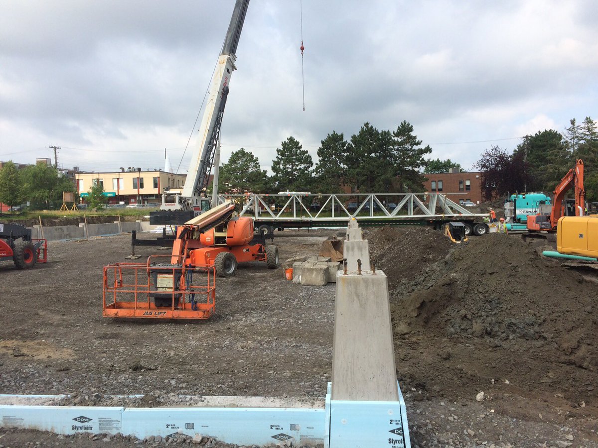 The 96' steel trusses have arrived at the new Jim Tubman Chevrolet #SENS Rink ...very exciting stage of the project.
#Ottawa