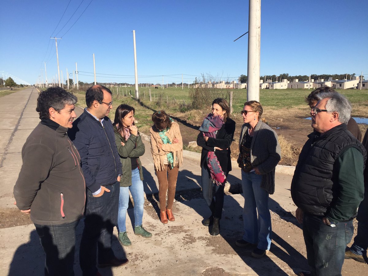 felicityenlaweb's tweet photo. #Ahora #Cambiemos #VamosJuntos acompañando al Diputado provincial Marcelo Daletto a recorrer las #Obras #FIM2016 y 2017 para #Pehuajo https://t.co/HoRwtng2sM