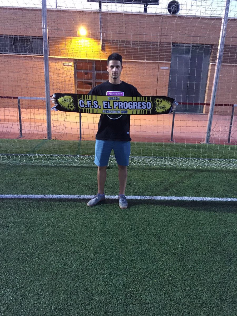 MCasillasPrefer's tweet photo. /RENOVACIÓN 17-18/

"Paco Murcia" (@paquito3399) seguirá aportando un año más garra y carácter a la defensa amarilla.

#CanteraAmarilla 💛 https://t.co/tqqLO8Btg4