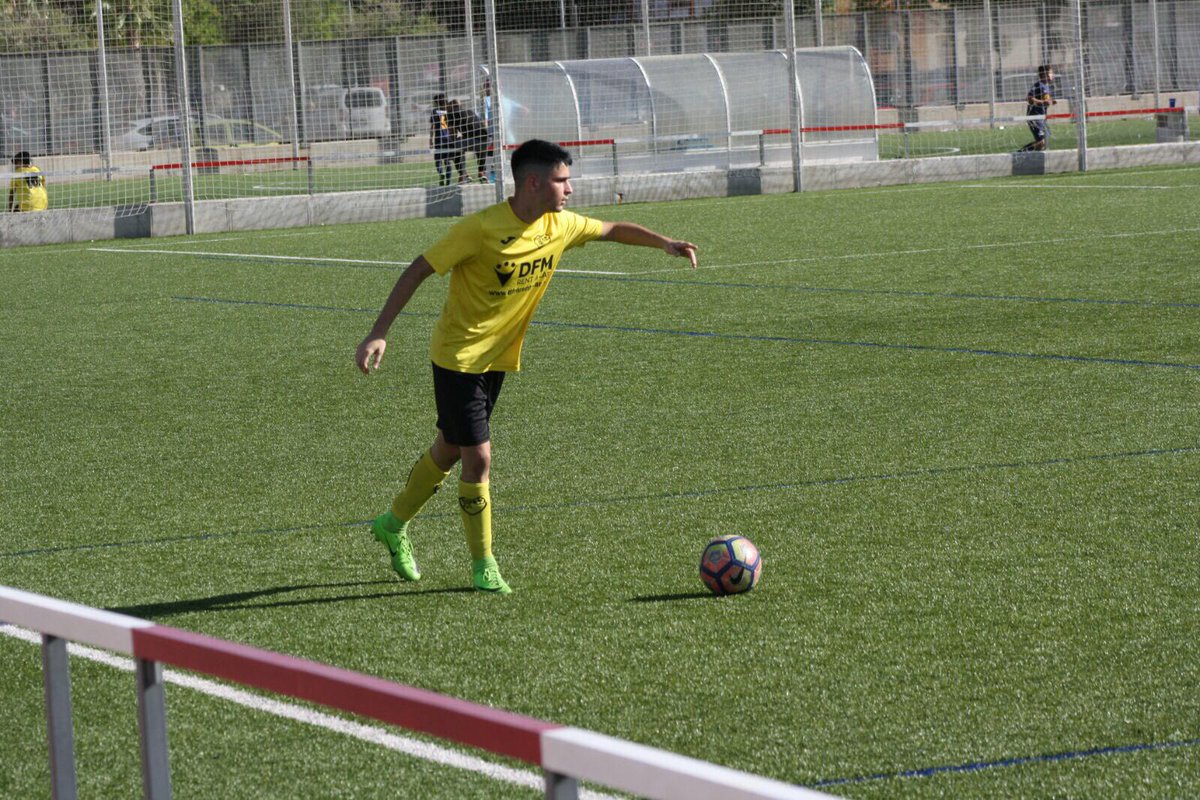 MCasillasPrefer's tweet photo. /RENOVACIÓN 17-18/

"Paco Murcia" (@paquito3399) seguirá aportando un año más garra y carácter a la defensa amarilla.

#CanteraAmarilla 💛 https://t.co/tqqLO8Btg4