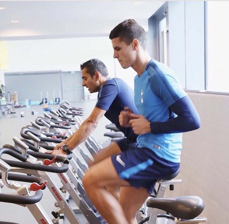 ErikLamela's tweet photo. Always I gave my 100% ... this time won't be different ! Doing the rehab and happy to be here and to see my teammates! 🚴👊
#COYS https://t.co/ghP4li6lTt