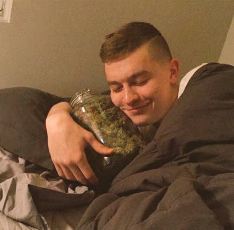 KEEMSTAR's tweet photo. Smokes 1 joint &amp; thinks he's a rapper. https://t.co/lfnGo6CgMp