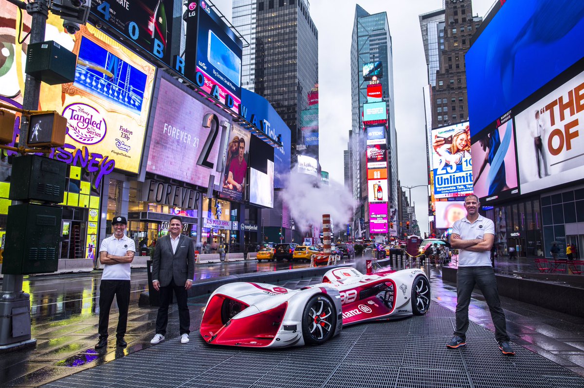 An incredible day in New York! <a href="/DanielSimonCom/">Daniel Simon</a> and our CEO @DSverdlov with <a href="/MiguelGamino/">Miguel GAMIÑO Jr.</a>, CTO of The City of New York. #Robocar #Roborace