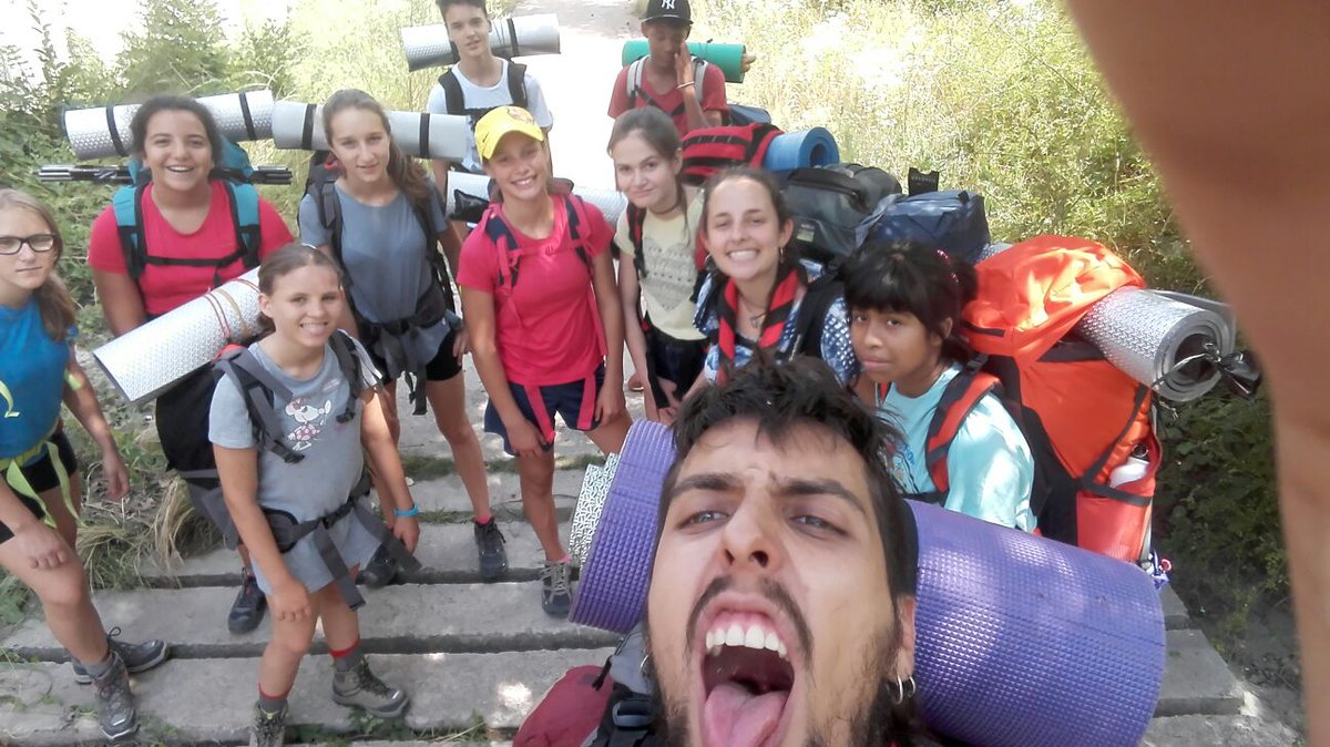 Ei, que avui ha marxat la 2a Ruta! Mireu quines cares d'il·lusió porten posades!

Passeu-vos-ho genial, Xalocs!