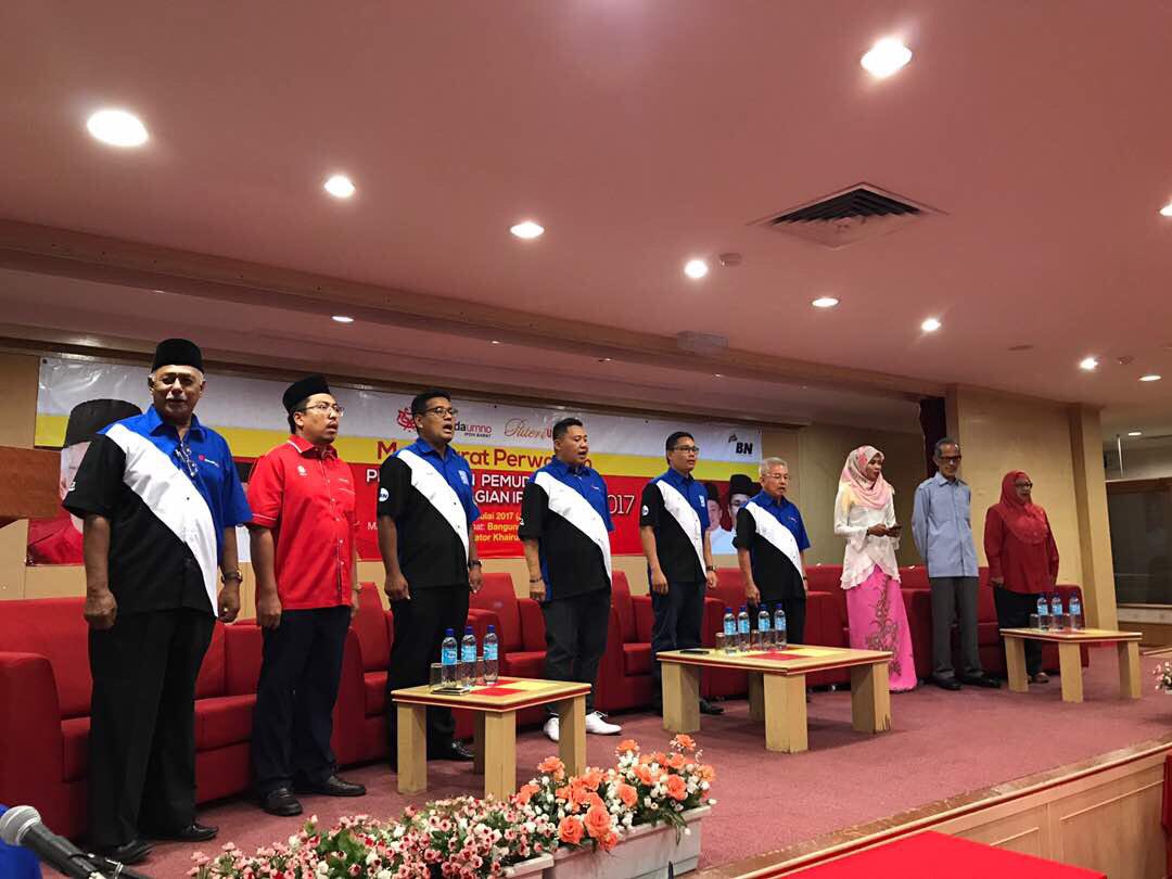 PemudaUMNOMy's tweet photo. Mesyuarat Perwakilan Pemuda &amp; Puteri UMNO Bahagian Ipoh Barat 2017 dirasmikan oleh NKP UMNO Malaysia, Senator @azwanbro. @putra2388 https://t.co/Lmqmyyaixs