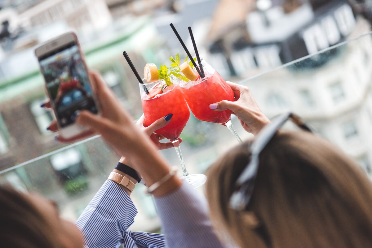 What a great suggestion! Cocktails and dazzling views over London...we'll see you there 😘#radiorooftoplondon