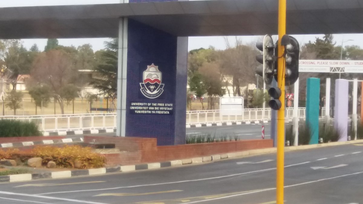 kgosinyathi's tweet image. Hello Bloemfontein! University of The Free State will be my home for a few days. Tomorrow we kick off @VSKunstefees #PACE2017 @ricardopeach