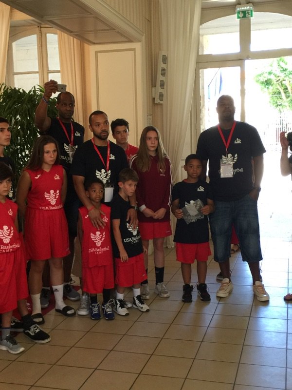 JP_Machon's tweet photo. Jeunes basketteurs du territoire reçus en mairie #Saintes international Summer camp https://t.co/wAADGZgDD3