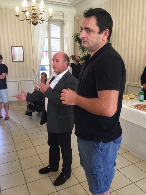 JP_Machon's tweet photo. Jeunes basketteurs du territoire reçus en mairie #Saintes international Summer camp https://t.co/wAADGZgDD3