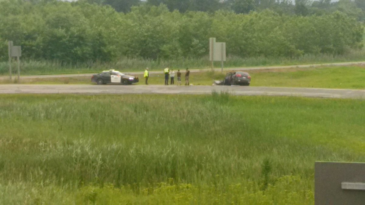 RIGHT NOW: Single vehicle MVA, Highway 401 on-ramp at Brookdale. Two people taken to hospital. Injuries unknown. https://t.co/BVJ3Hr1frE