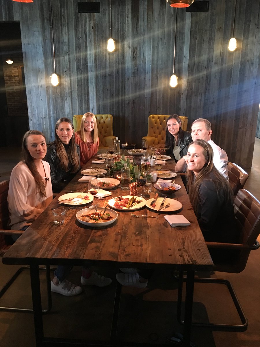 21:05 Teigurinn
22:00 1á1:Stelpurnar Okkar á <a href="/Mathus210/">Mathús Garðabæjar</a> 
Ekki missa af þessu í kvöld <a href="/St2Sport/">Stöð 2 Sport</a> #teigurinn #dóttir #fyrirísland #fotboltinet