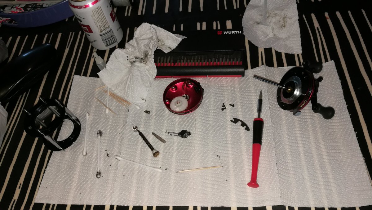 KaiKKoskela's tweet photo. Dööri meni rikki juuri kriittisellä hetkellä mutta onneksi apu löytyi läheltä. Saa kelan kuntoon #Jockfall -reissulle. #kalastus https://t.co/bsjyC95nSg