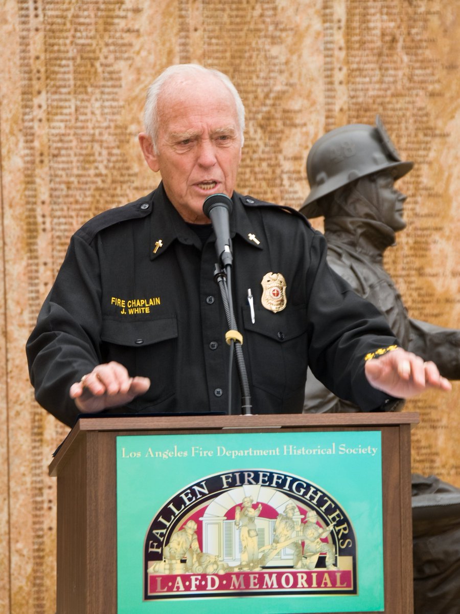 code3foracure's tweet image. #FlashbackFriday
2011 @LAFD Memorial Fire Station 27: C3FAC #CancerAwareness mission guest speakers. #firefighters #news @FDIC @PIOErikScott