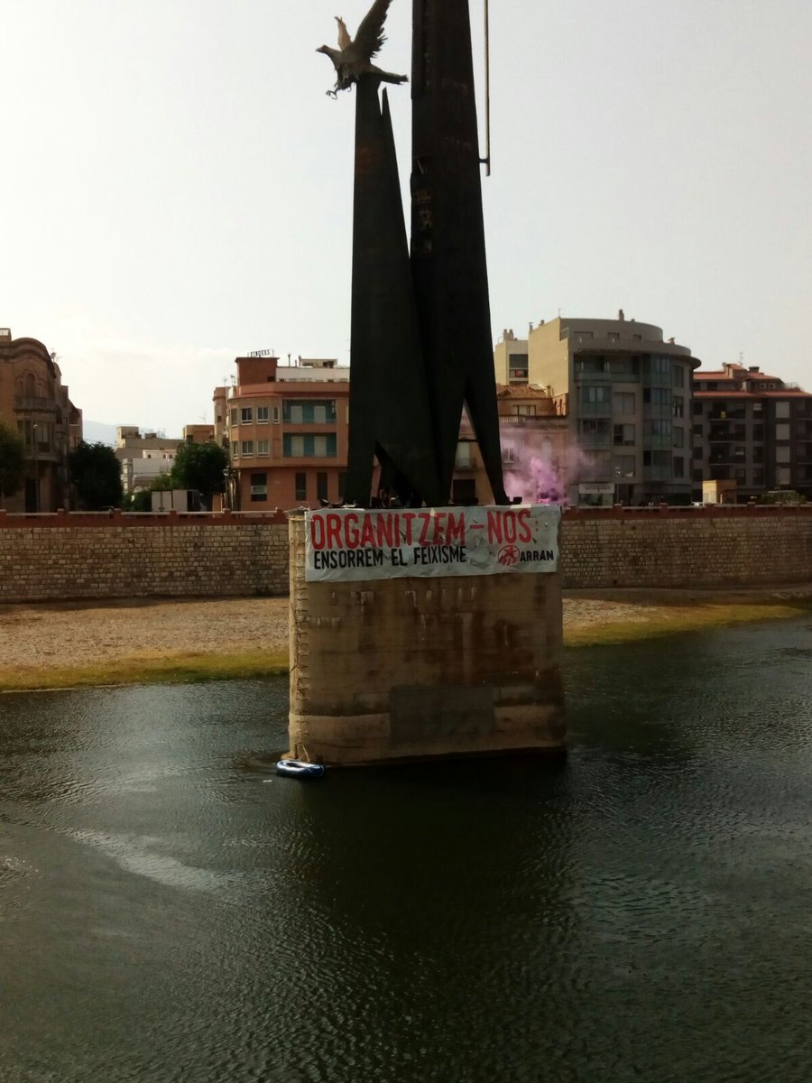 El nostre jovent és la nostra força! També contra el feixisme present al mig de #Tortosa. #Forafranquisme