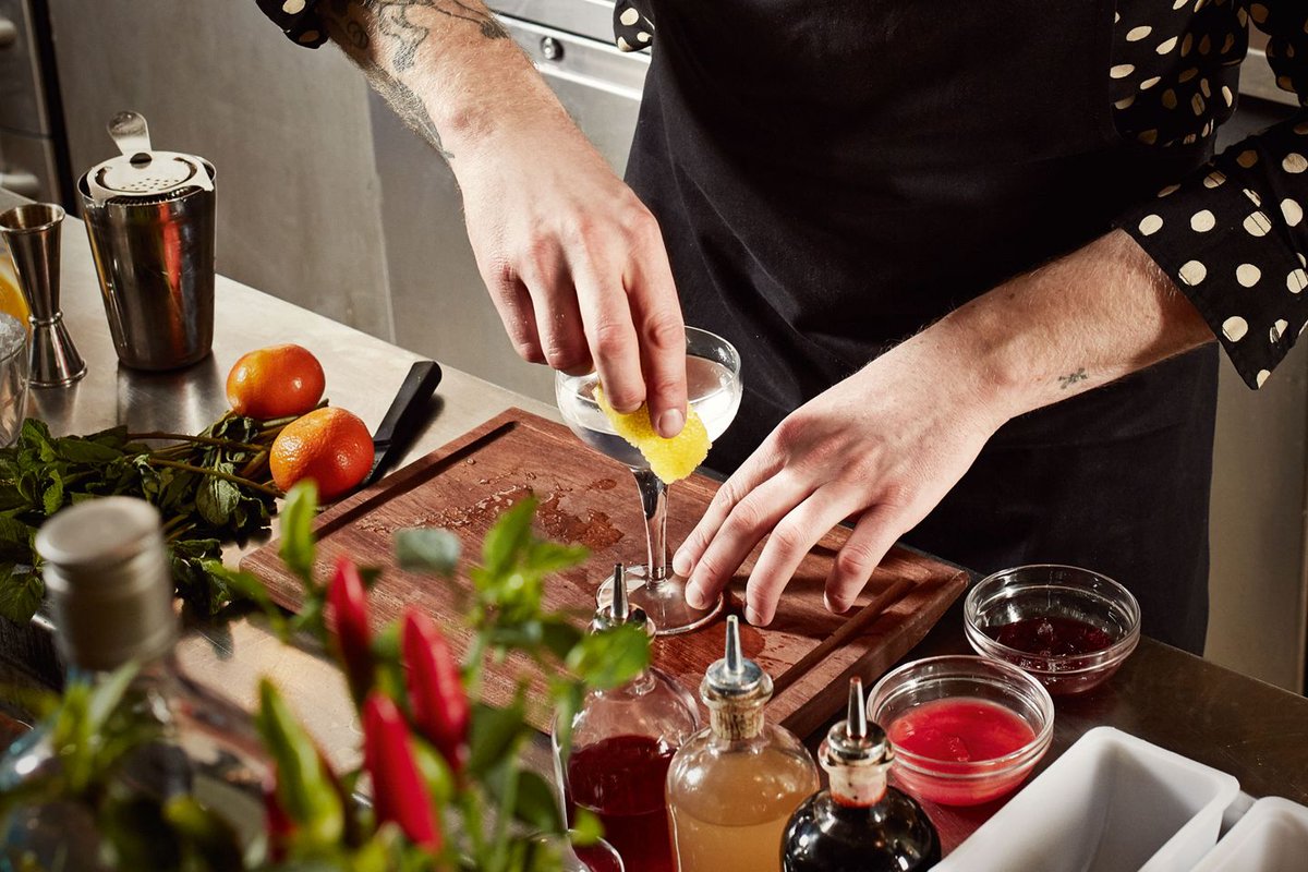 TheSpiritLab's tweet image. 7 amazing gin cocktails by Mark Hix! Check it out! #cocktails #Gin #Summer #Awesome #Drink ow.ly/htju30dwkty