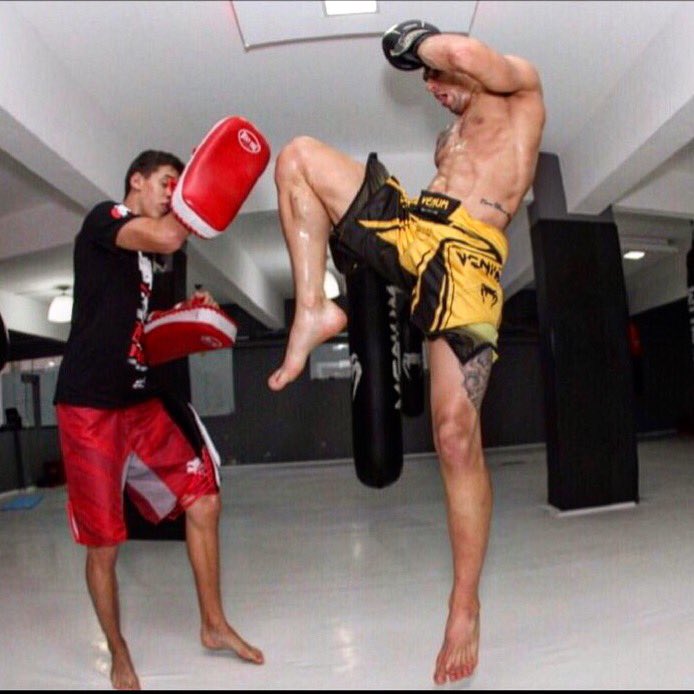 LucasMineiroMMA's tweet photo. Recomece quantas vezes for necessário.... 🙏👊 #lucasmineiro #venumteam #oficialfarma #caoveio #lifeH2O #geoservice #pietro https://t.co/Pj0gfpKwYg