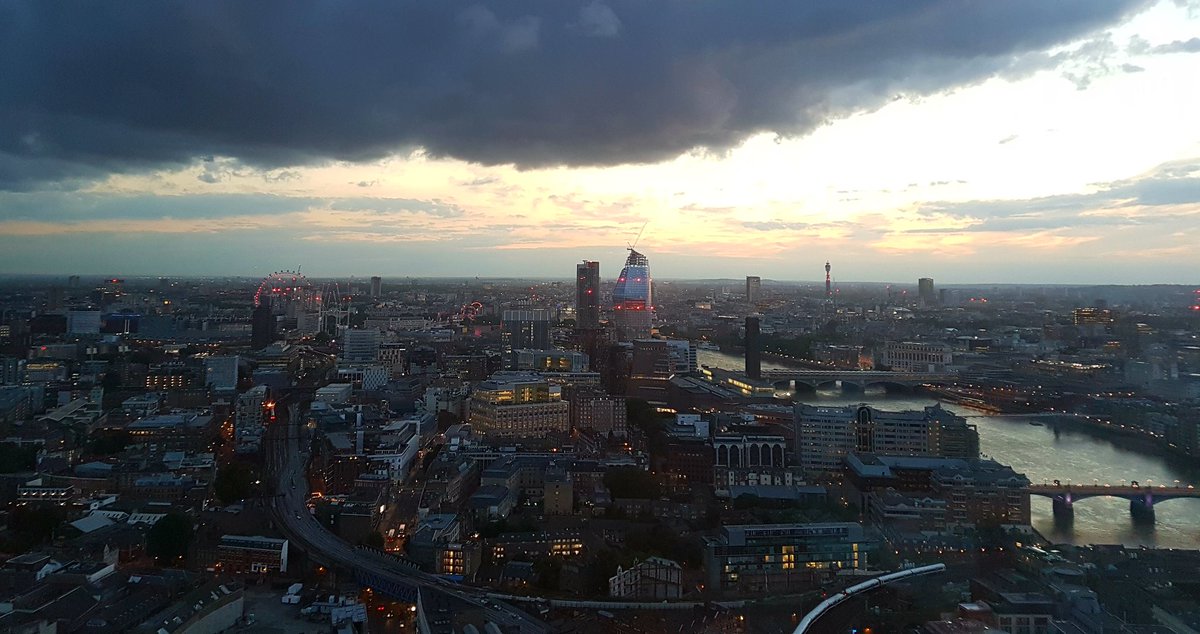 DaveRossiter's tweet photo. Amazing views across London. #shardsunset #sorryray https://t.co/7KOSJ0t8hf