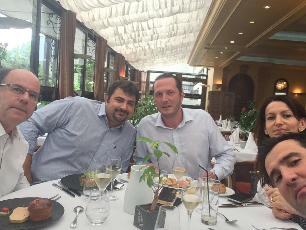 arbogas44159518's tweet photo. Moment de convivialité entre collègues avant les départs en congés #bnpparibas#fuerza massy#great idea Vincent🍅🍒🍗🍖🥗🍔🥖🧀🍤 https://t.co/XkIEFkS9ie