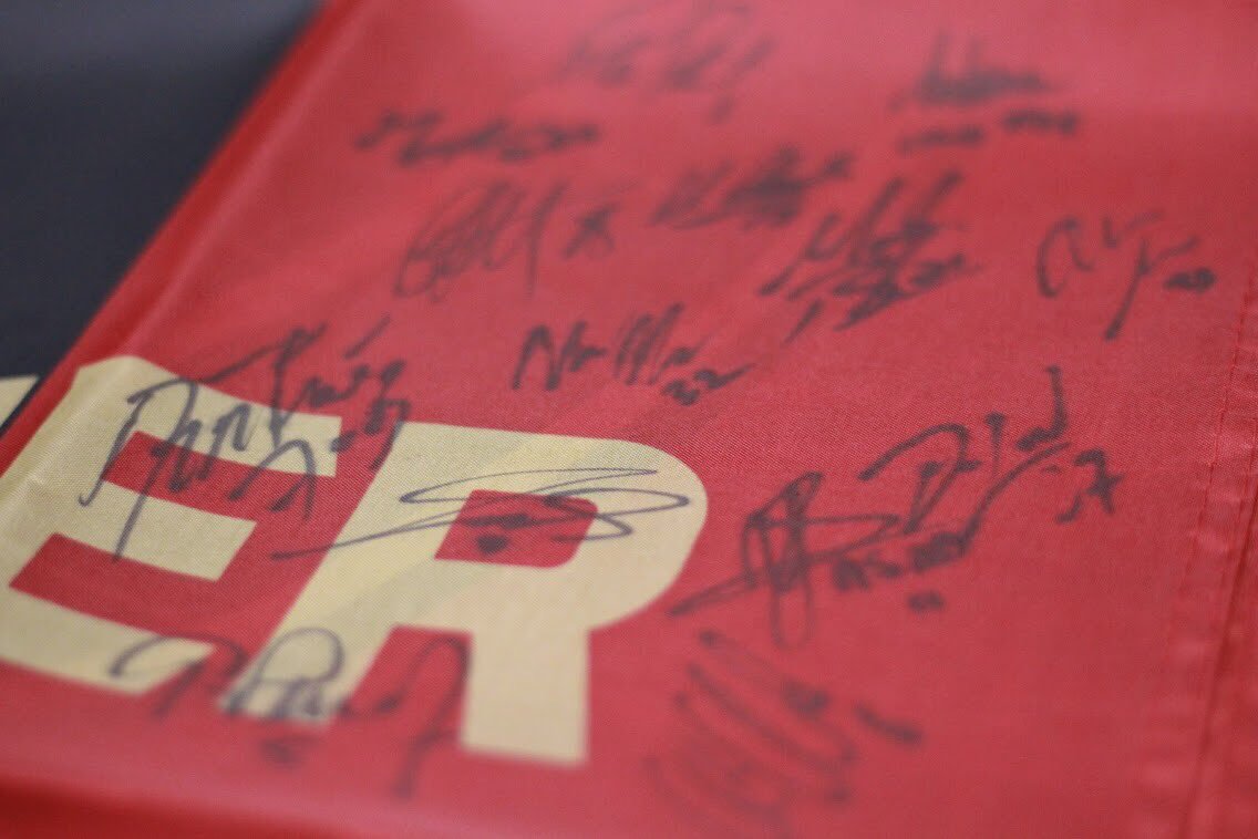 In honor of #5StripeFriday we're giving away this TEAM SIGNED flag! 

RT for a chance to win!