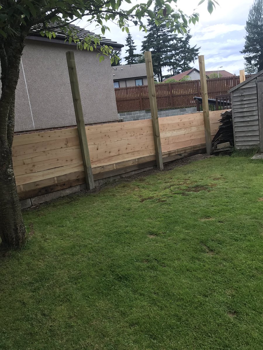 CarlingTommy's tweet photo. @WindyWilson88 is there a lot of rain forecast? Just wondering y the neighbour has built a DAM #luncarty https://t.co/igjLw9xE7H