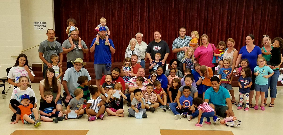DrSpringer12301's tweet photo. GREAT turn out for Merriam Park Jump Start S.T.E.A.M. day!  #milesofsmiles @theSMSD great job @_pattyarose_ @MissDavis1213 @MissGriggsSMSD https://t.co/uwUVWz9kUn