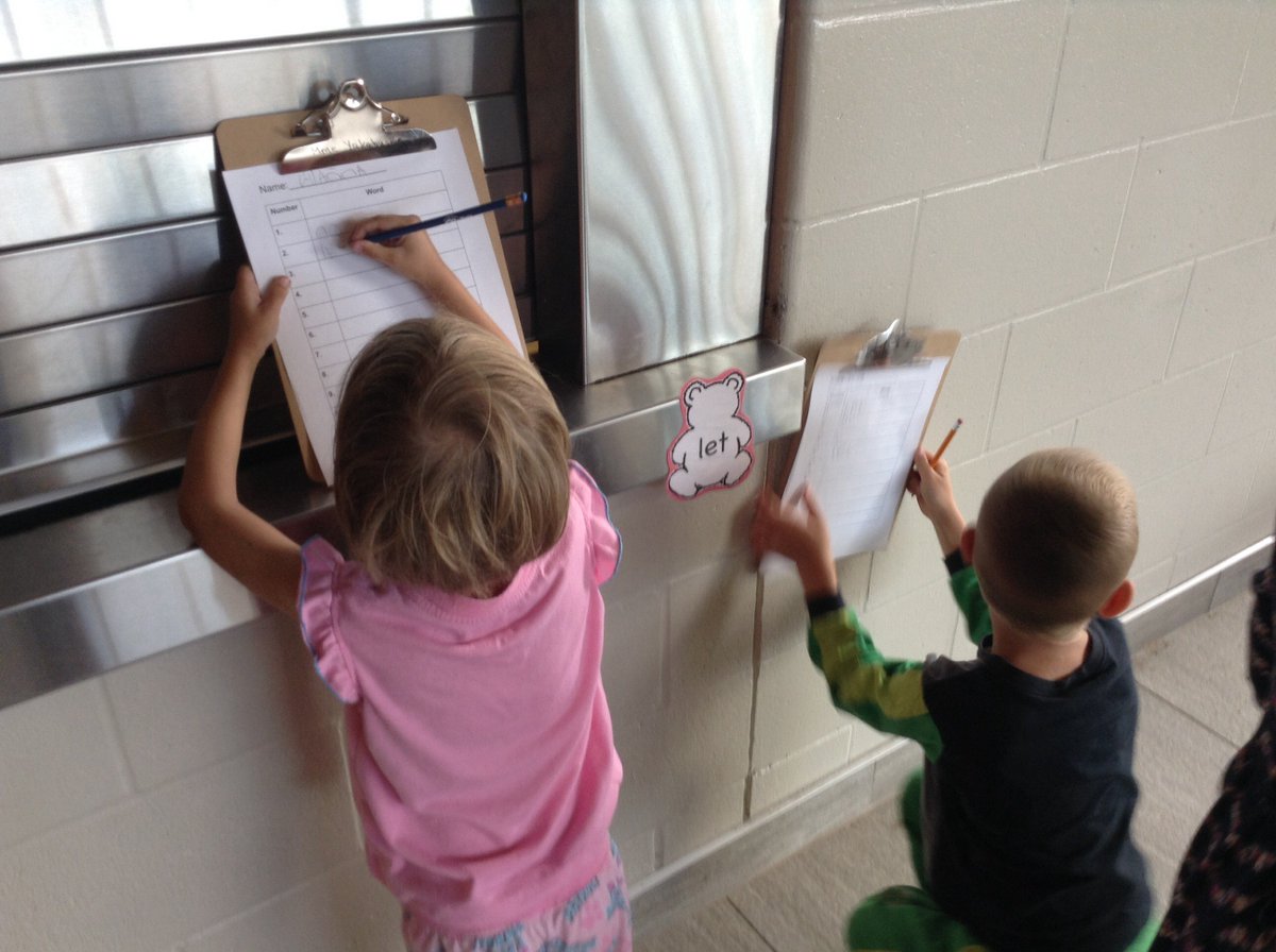 BoosterRCDSB's tweet photo. Let's see how many sight words we can find... https://t.co/cJijkgAexR