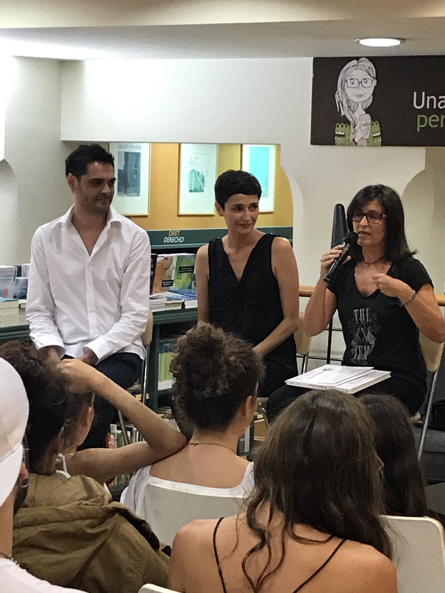 mireia30's tweet photo. A la presentació de @rg_montsemartin i #ManuelMartin i el seu meravellós "Pinceladas de rítmica" a @CdL_Barcelona amb #RocioBonilla https://t.co/QeTP0zMH19