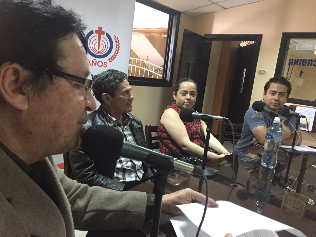 LaFeriaDeLoja's tweet photo. AHORA >>Los emprendedores Paola Hidrovo de #MisKi y Víctor Salinas y Luis Eras de #Fapecafes informan sobre sus productos en @RADIOLUZYVIDA1 https://t.co/xO40uA3Bpu