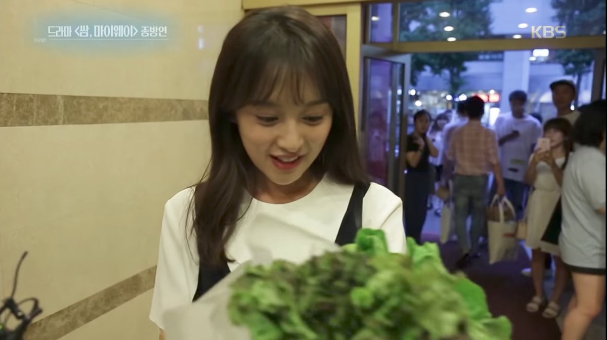 soompi's tweet photo. WATCH: “Fight My Way” Cast Thank Fans For Their Support And Receive Unique Present From “Entertainment Weekly”
https://t.co/E9S2YI4IEB https://t.co/foqsXEyeEk