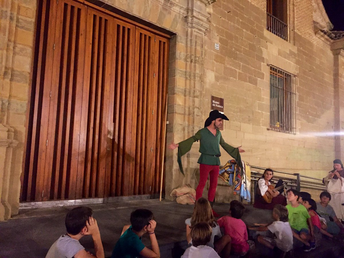 enDESTINO's tweet photo. Esta noche veremos más romances en el #centrohistorico de #Huesca #unveranodeleyenda https://t.co/FYMYy3eDvU
