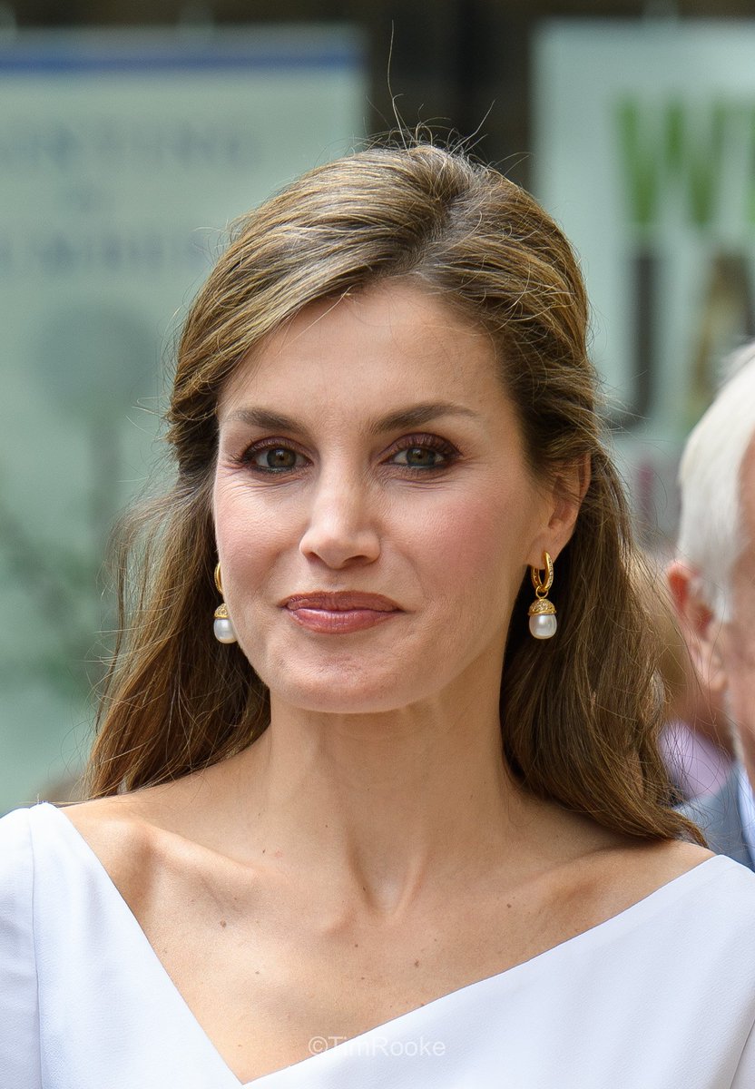 royalfocus1's tweet photo. Queen Letizia of Spain and King Felipe visited #Oxford on final day of their #SpanishStateVisit to #UnitedKingdom #Royals https://t.co/h90HFCTdcq
