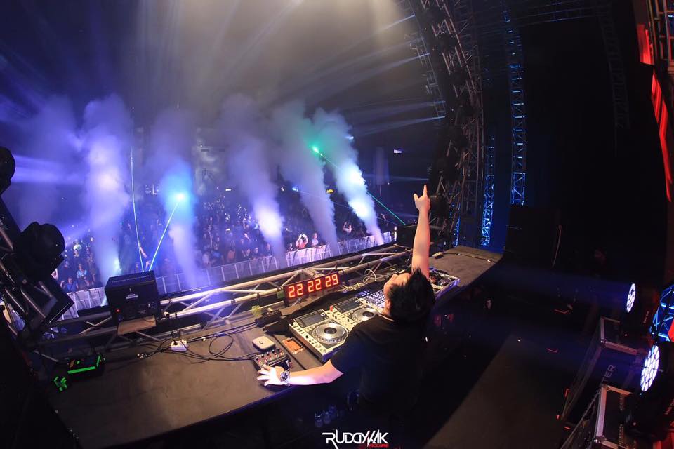 FsoeRecordings's tweet photo. Out now on #FSOEExcelsior @Louis_Tan_LTN brings you 'Never Look Back'! Stream / Grab your copy here ➡️ https://t.co/RC1iGllC9P https://t.co/cQOFqdWyZt