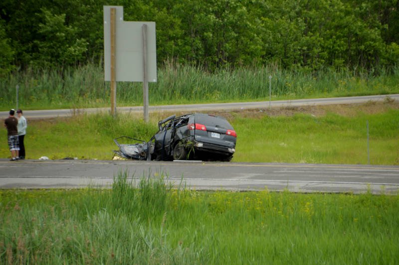 UPDATE: One person dead after Highway 401 ramp rollover bit.ly/2umZoeQ #Highway401 #CornwallON https://t.co/dpzCuUCWxV