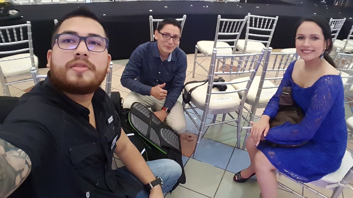Ahiezer7's tweet photo. Despues de la #ExpoBodas2017 en @MegaplazaHND https://t.co/HsLuLdKChK