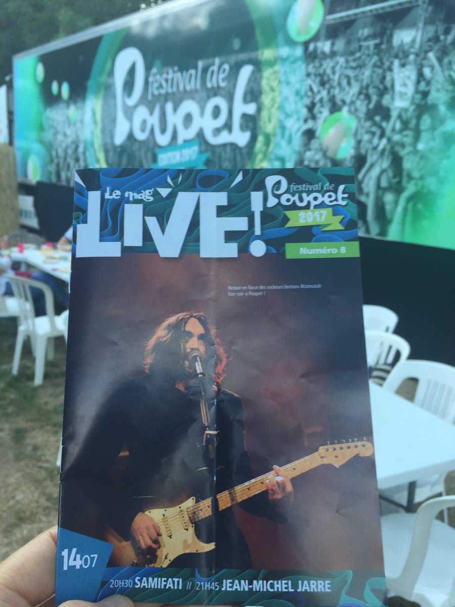 Oui, ce soir est vraiment extra-ordinaire <a href="/jeanmicheljarre/">Jean-Michel Jarre</a> au théâtre de verdure <a href="/FestivalPoupet/">Festival de Poupet</a> devant 3000 spectateurs... Allez Jean-Mi !