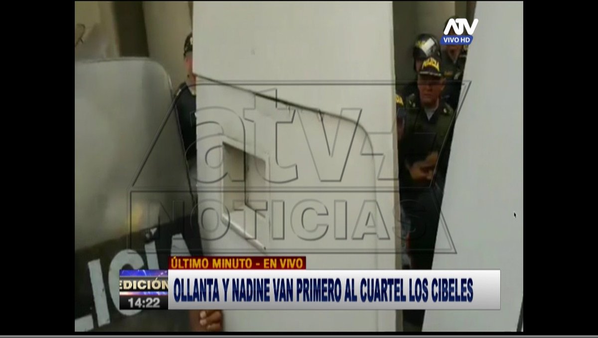 atvpe's tweet image. #ENVIVO | .@Ollanta_HumalaT y .@NadineHeredia están siendo trasladados al cuartel Los Cibeles en el Rimac ► goo.gl/PtZxAJ